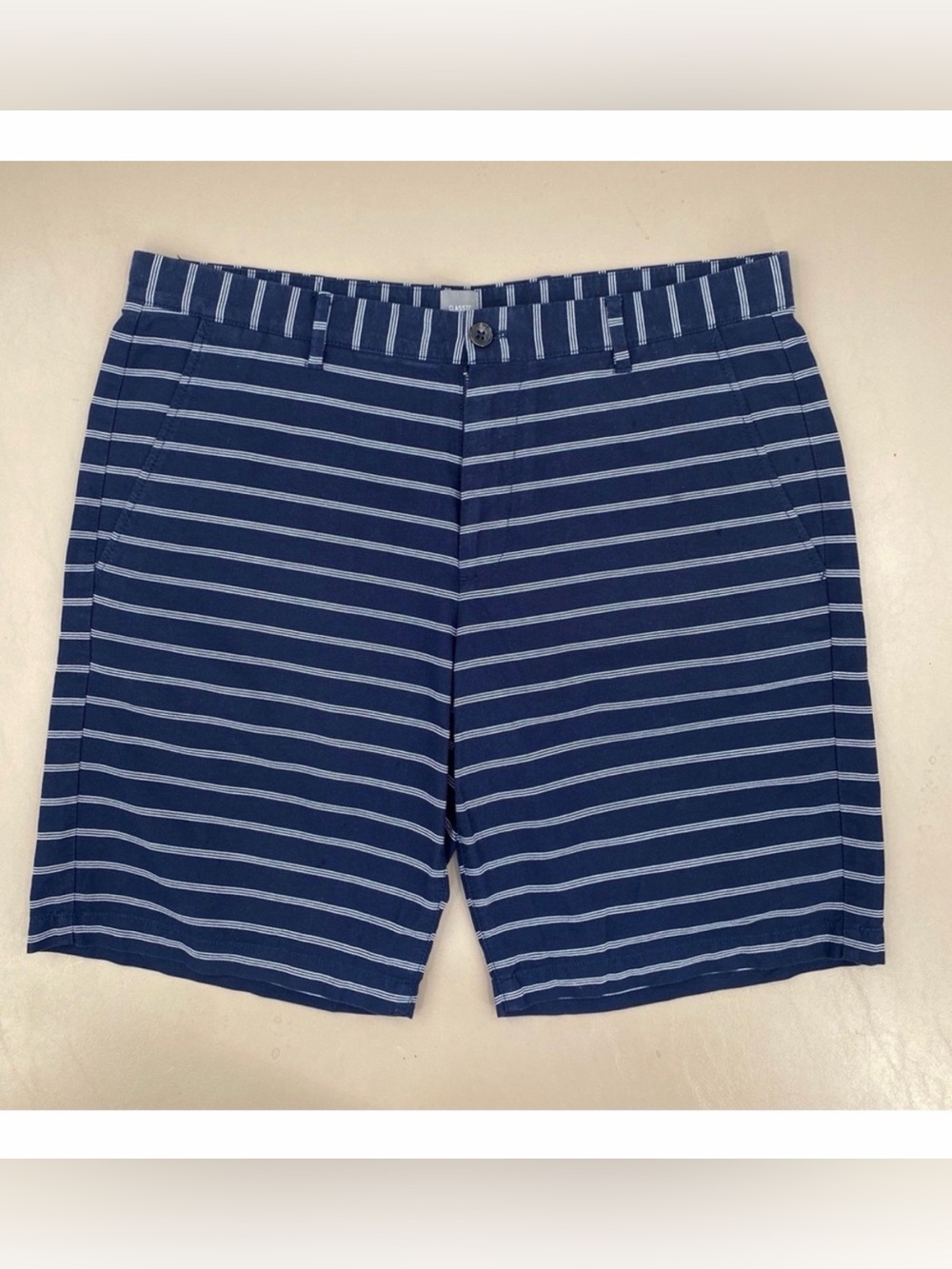 GAP Men’s Classic Navy and White Striped Cotton Flat Front Khaki Shorts Size 36